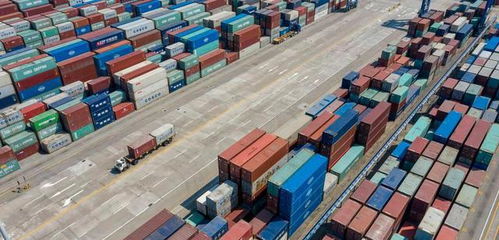 中國再創(chuàng)外貿(mào)新紀錄 2021年貨物進出口規(guī)模突破6萬億美元，成為全球經(jīng)濟復蘇的強勁引擎